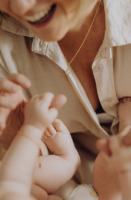 Moedermelk round hanger