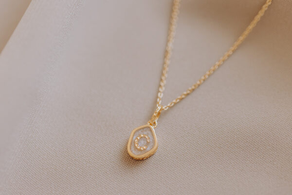 Asjuweel Memento met initiaal